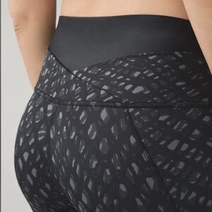 Lululemon Leggings 8 Don't Cross Me Black and Gray